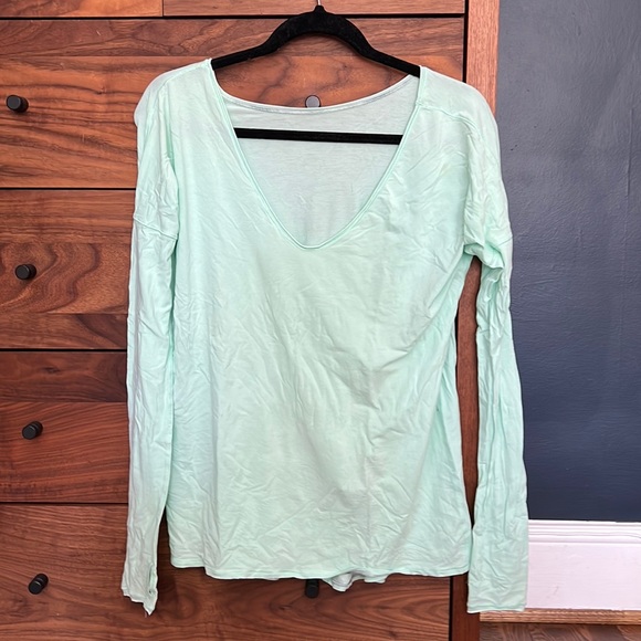 Lululemon Long Sleeve T Shirt - Picture 1 of 4